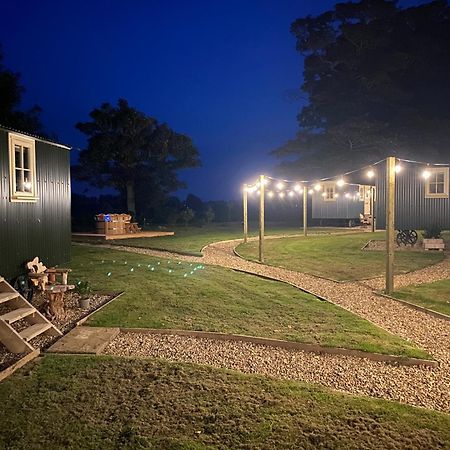 The Shepherds Huts & The Well Lodge At Ormesby Manor Ormesby Saint Michael Zewnętrze zdjęcie