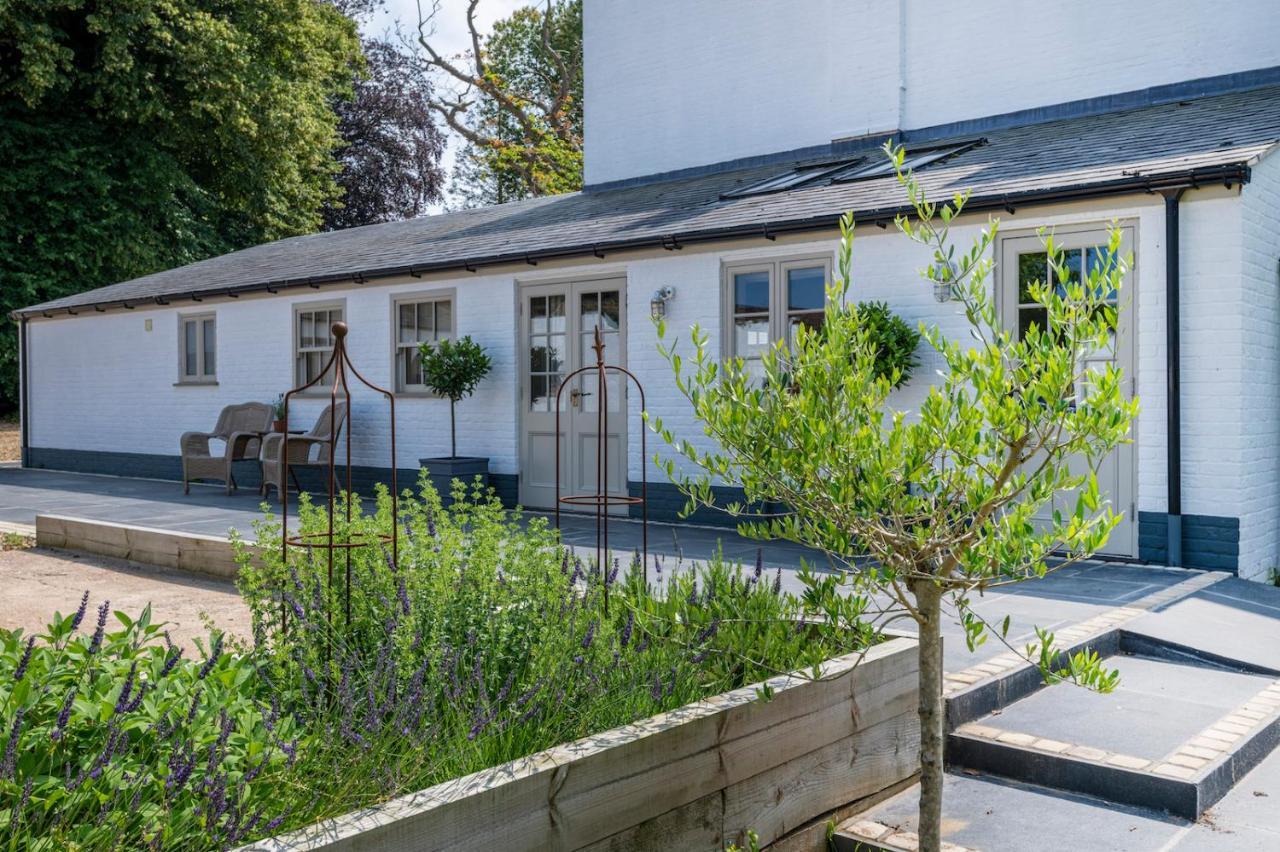 The Shepherds Huts & The Well Lodge At Ormesby Manor Ormesby Saint Michael Zewnętrze zdjęcie