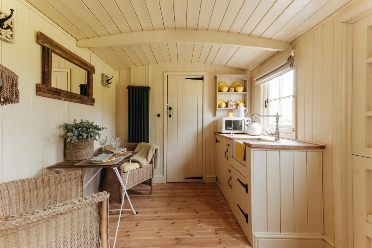 The Shepherds Huts & The Well Lodge At Ormesby Manor Ormesby Saint Michael Zewnętrze zdjęcie