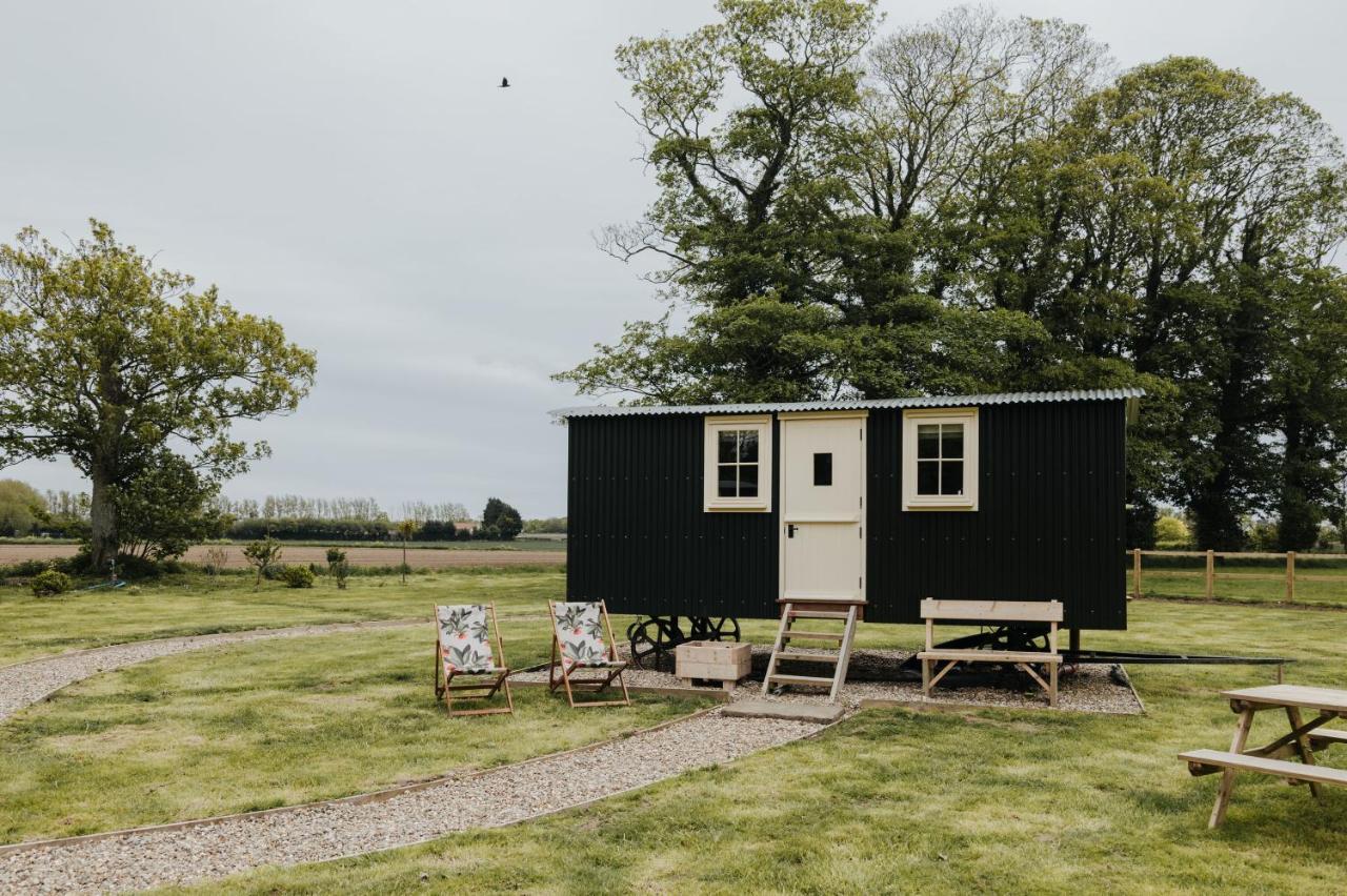 The Shepherds Huts & The Well Lodge At Ormesby Manor Ormesby Saint Michael Zewnętrze zdjęcie