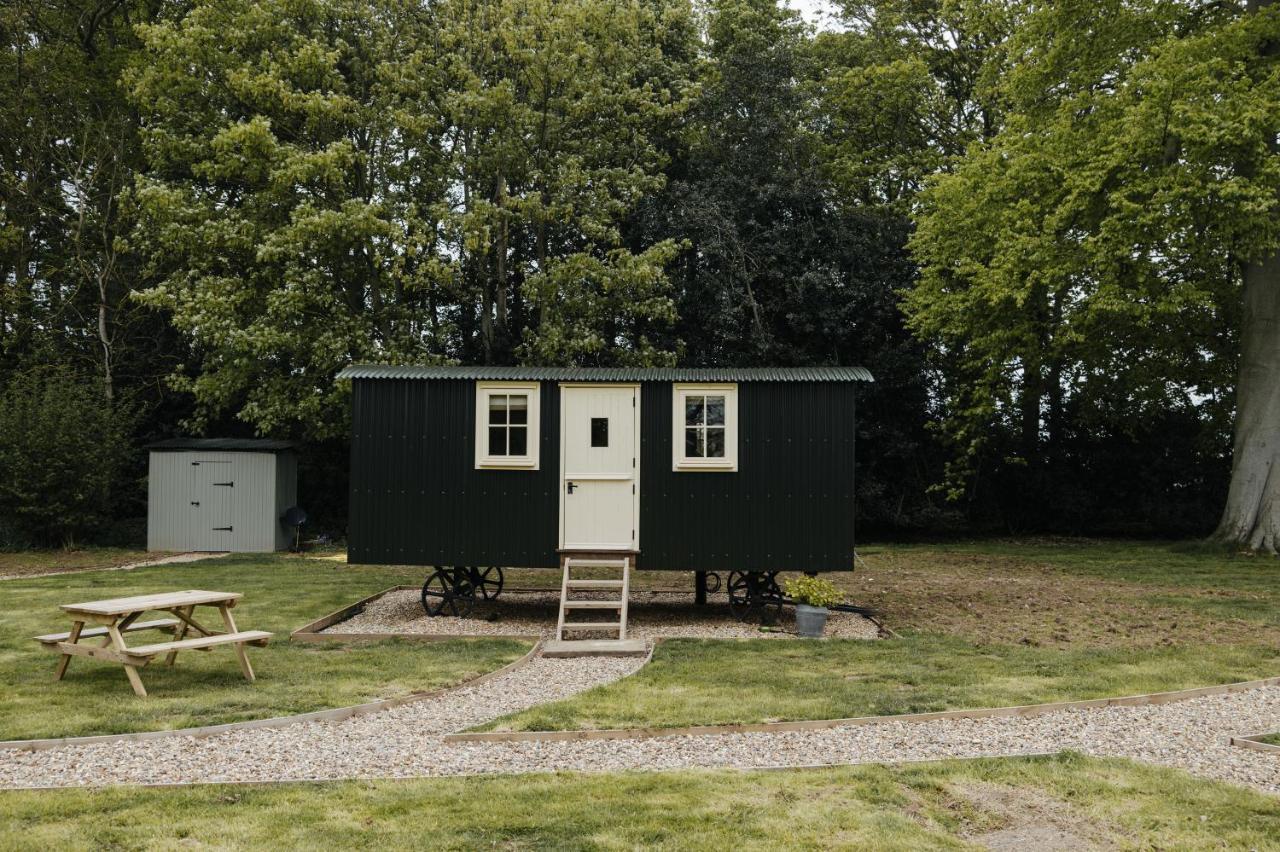 The Shepherds Huts & The Well Lodge At Ormesby Manor Ormesby Saint Michael Zewnętrze zdjęcie