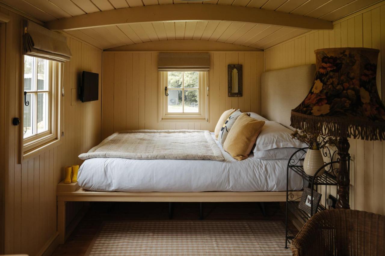 The Shepherds Huts & The Well Lodge At Ormesby Manor Ormesby Saint Michael Zewnętrze zdjęcie
