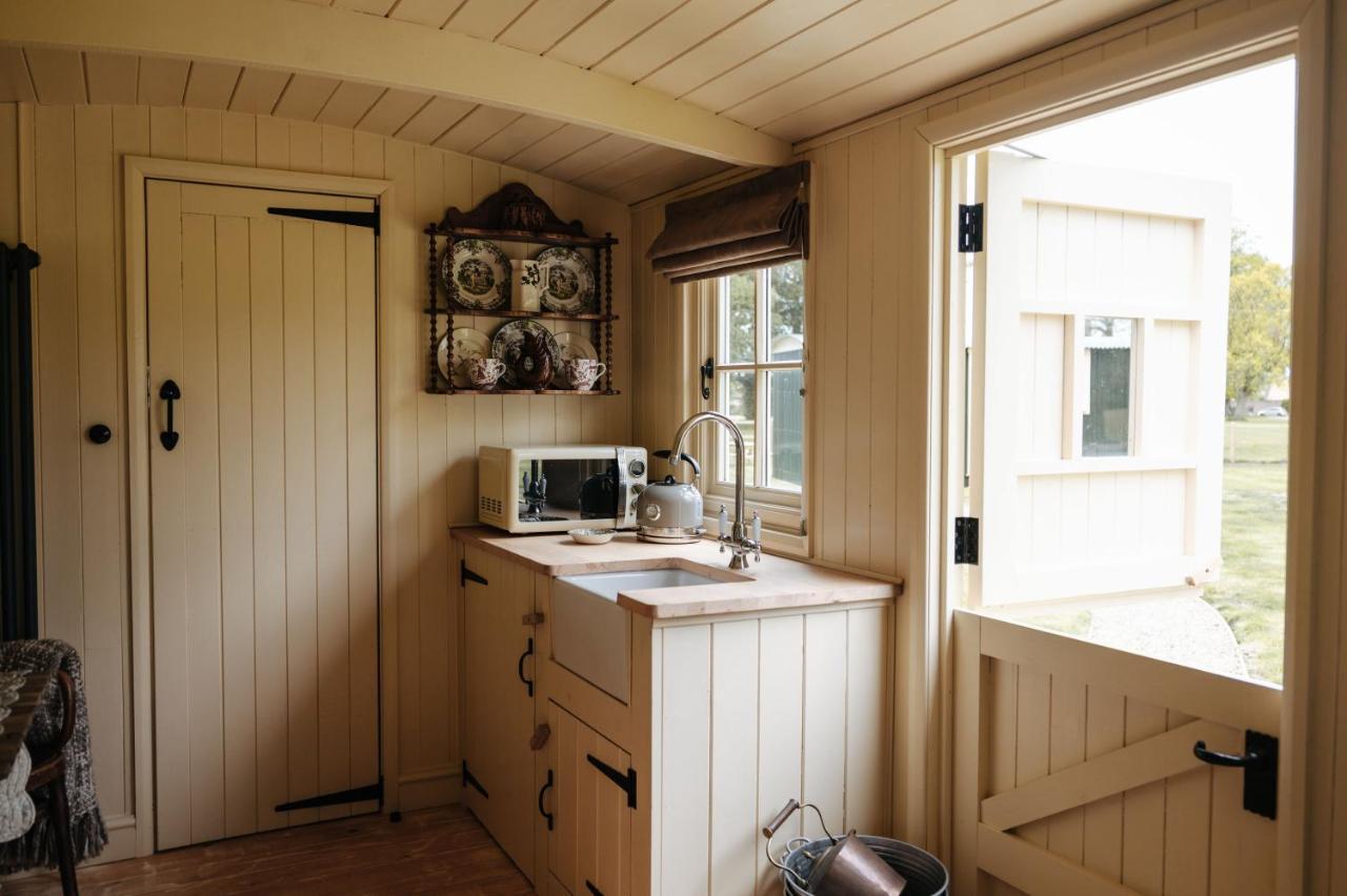 The Shepherds Huts & The Well Lodge At Ormesby Manor Ormesby Saint Michael Zewnętrze zdjęcie