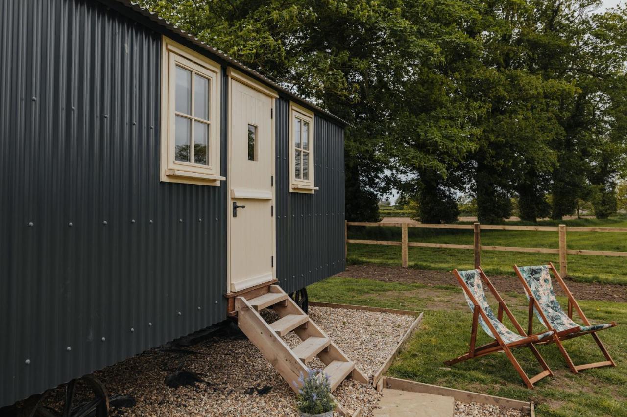 The Shepherds Huts & The Well Lodge At Ormesby Manor Ormesby Saint Michael Zewnętrze zdjęcie