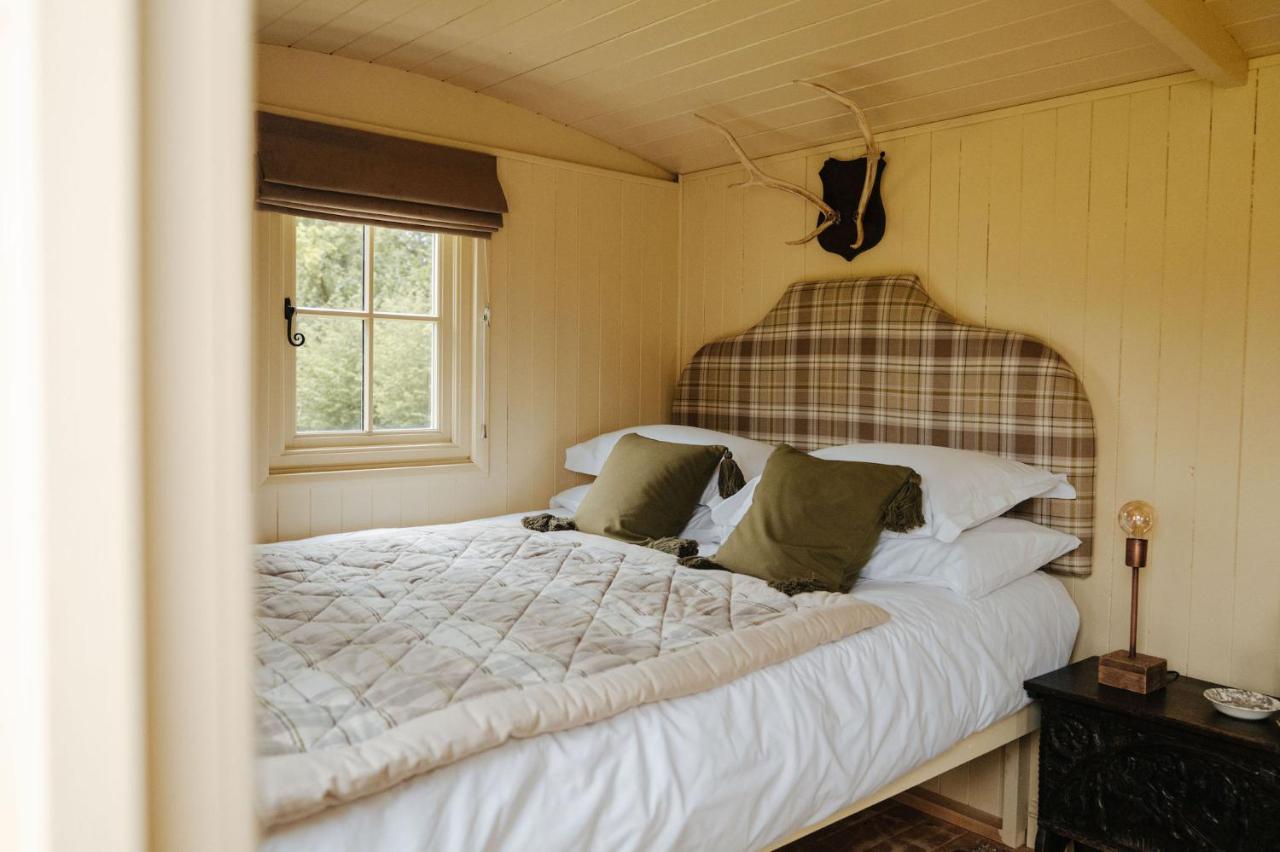 The Shepherds Huts & The Well Lodge At Ormesby Manor Ormesby Saint Michael Zewnętrze zdjęcie