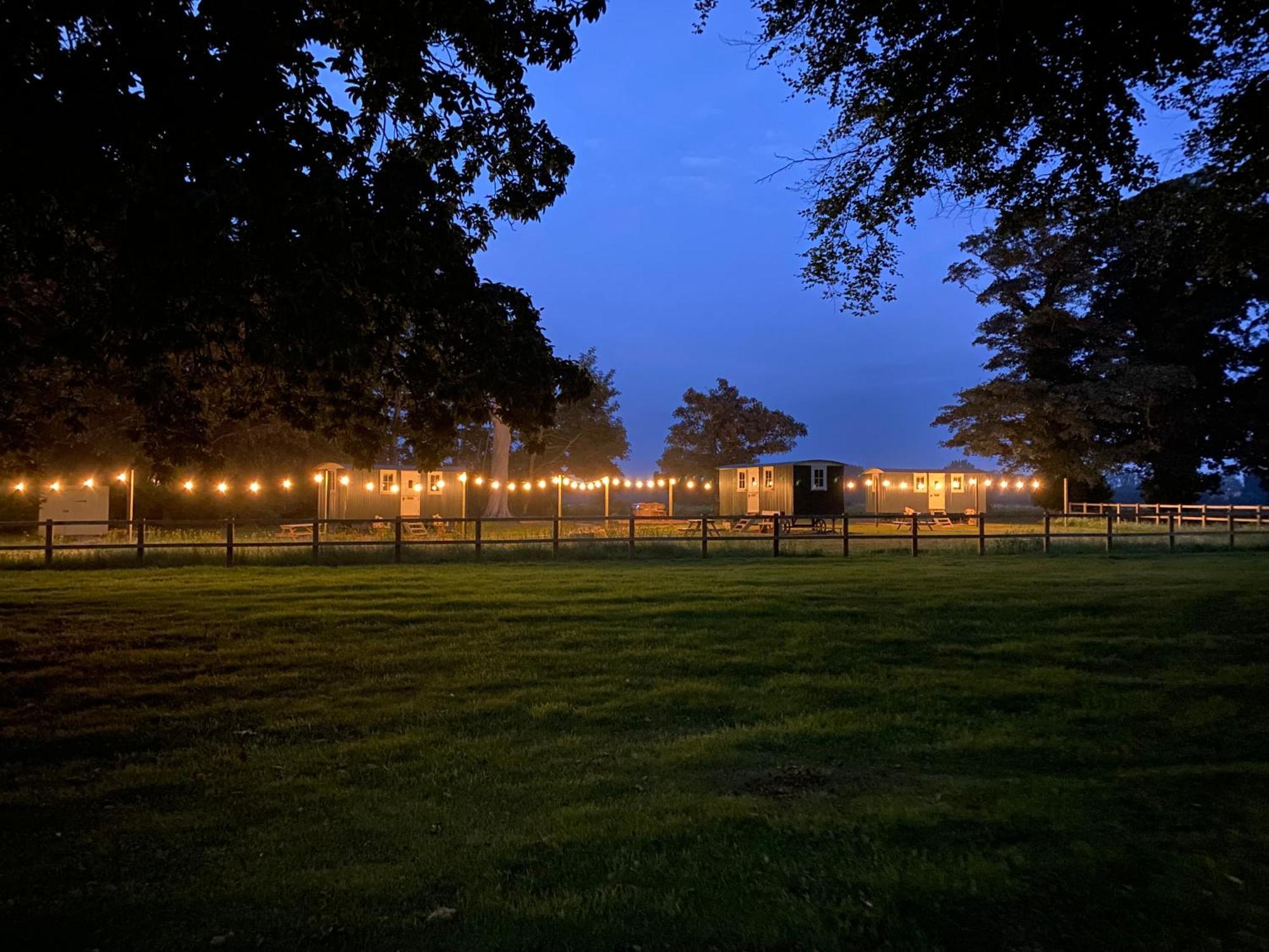The Shepherds Huts & The Well Lodge At Ormesby Manor Ormesby Saint Michael Zewnętrze zdjęcie
